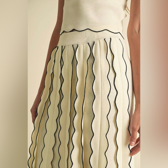 NWT Boutique Juliet Scalloped Sweater Knit 2-Piece Set – Cream/Black - Picture 5 of 12